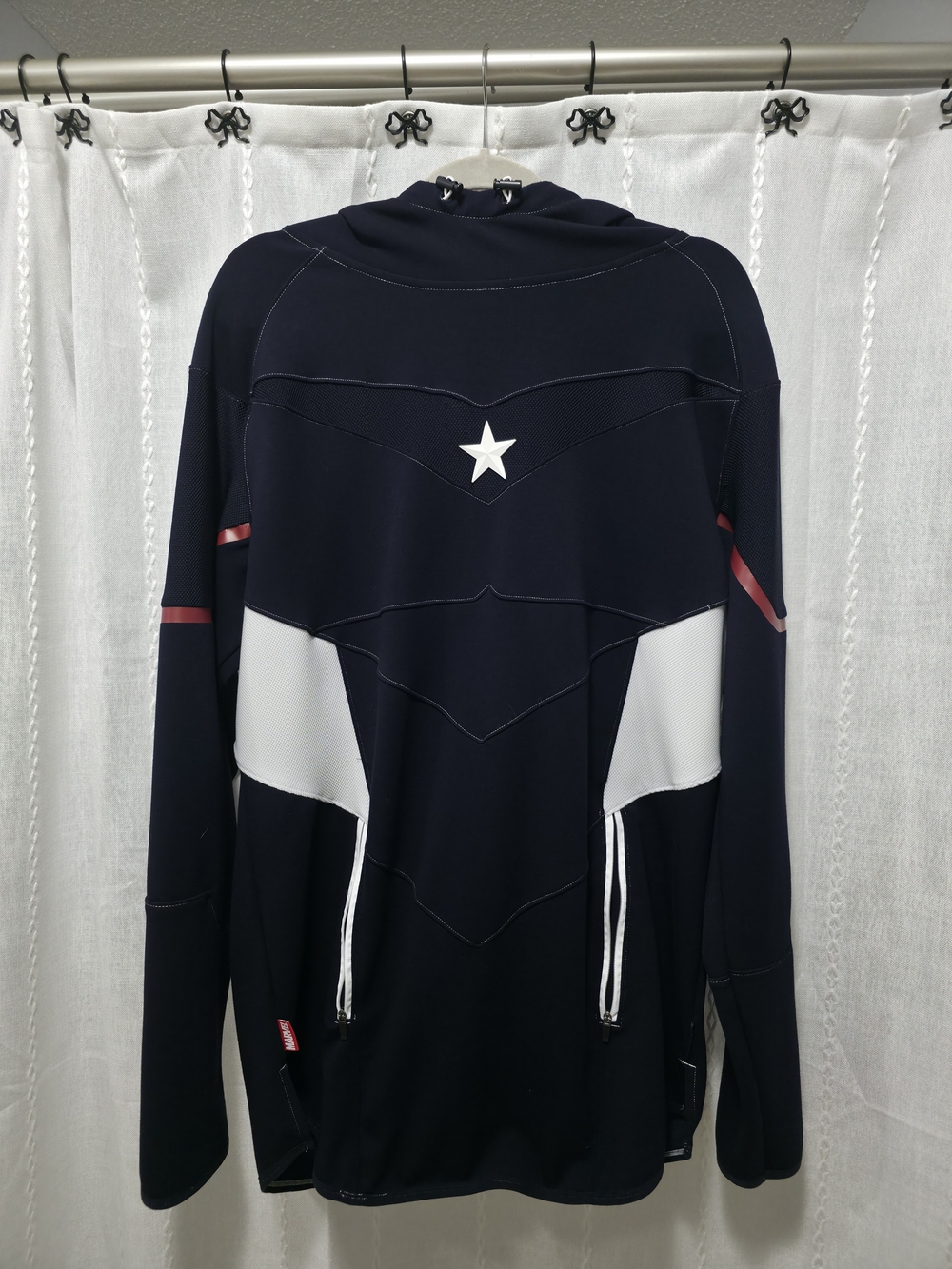 MARVEL

CAPTAIN AMERICA Limited Edition Performance Pullover Hoodie